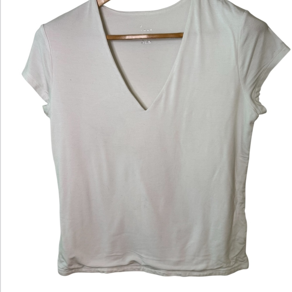 A New Day White V-Neck Tee – Size Large